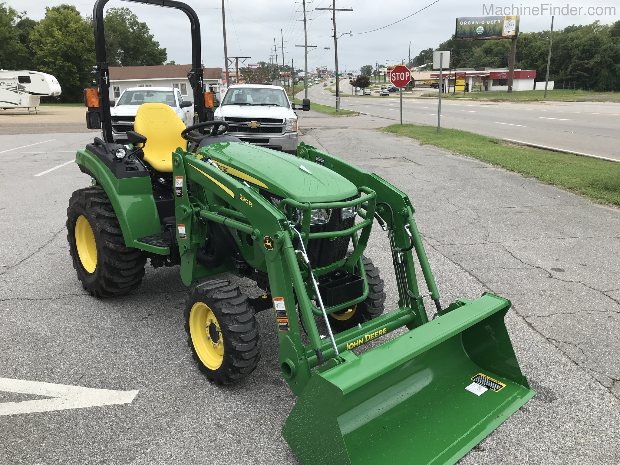 2020 John Deere 2032R Image 3