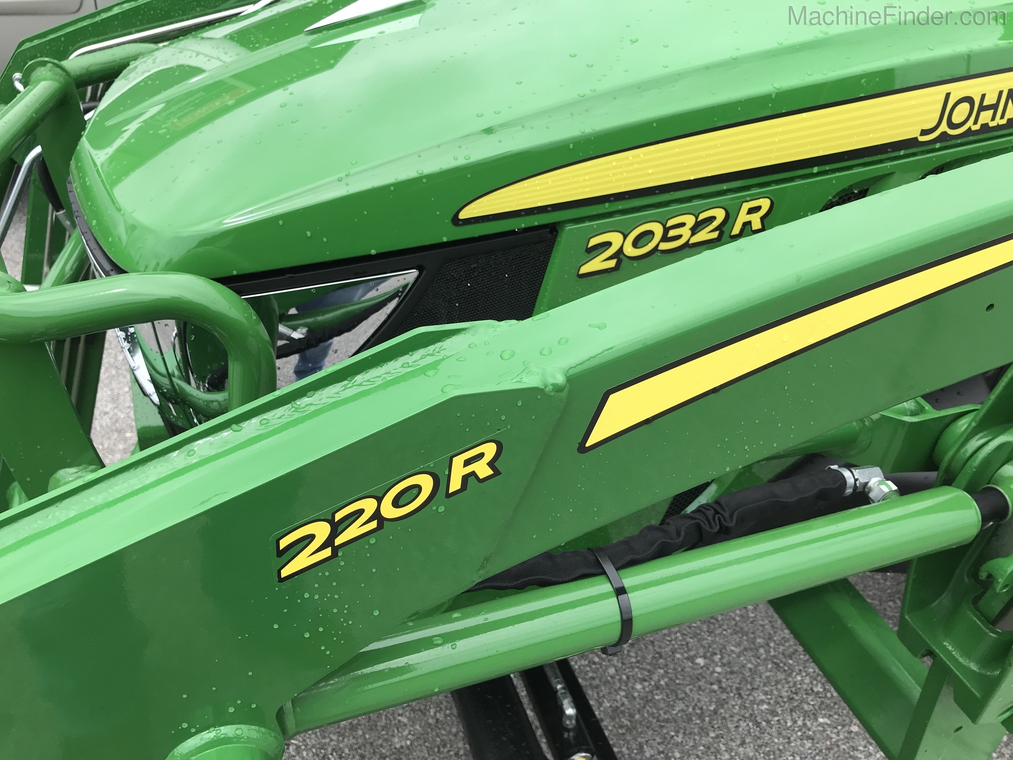 2020 John Deere 2032R Image 6