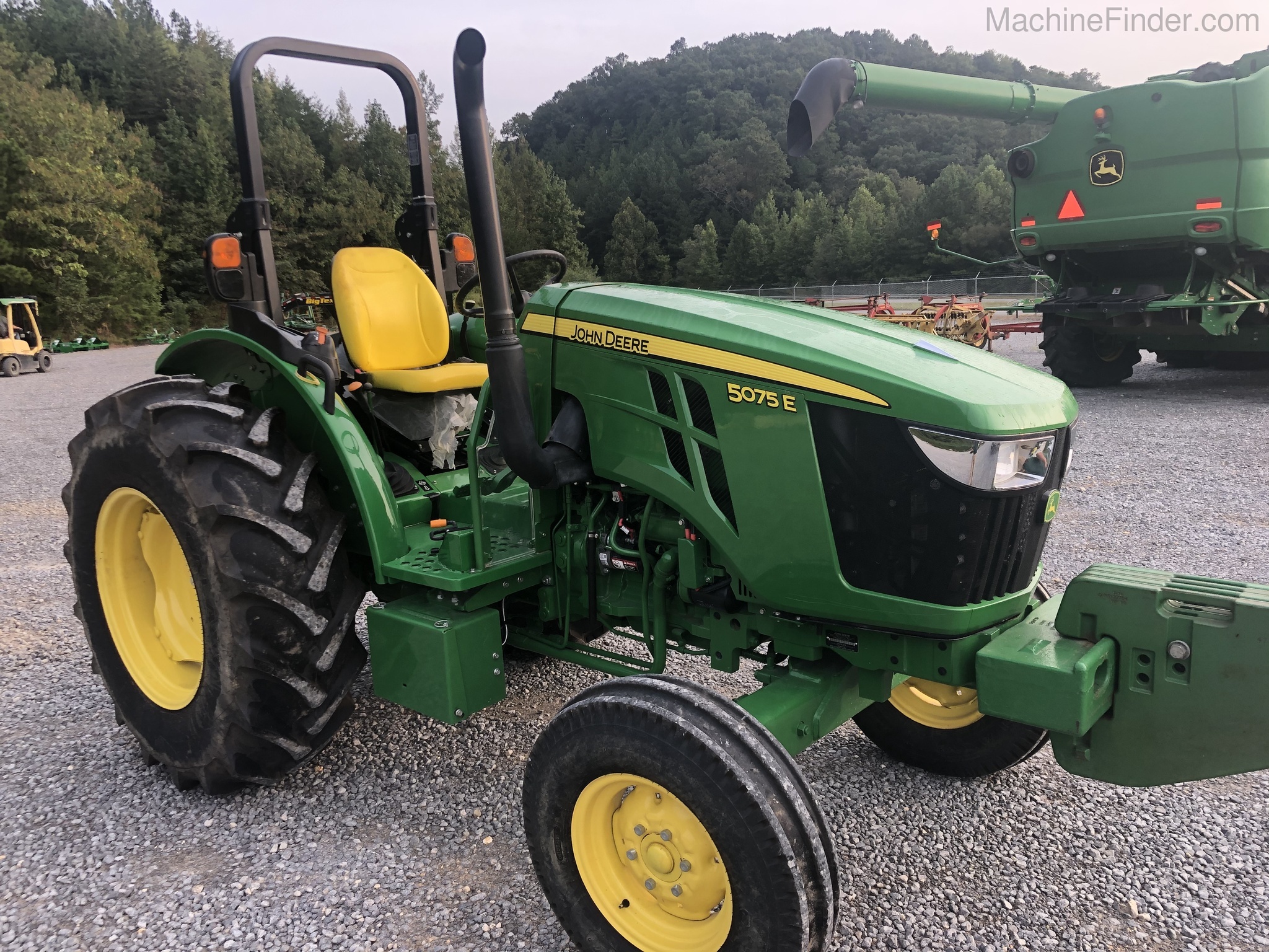 2018 John Deere 5075E Image 1