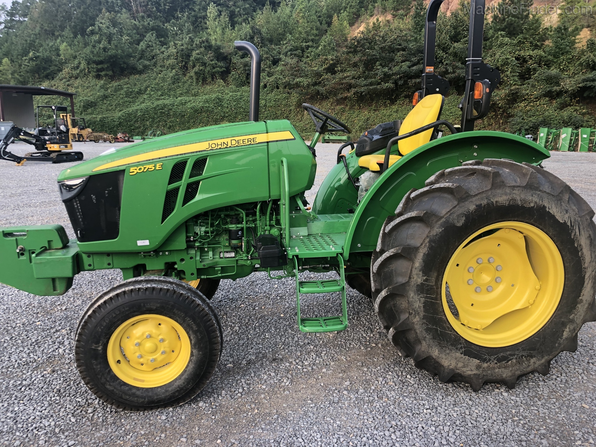 2018 John Deere 5075E Image 2