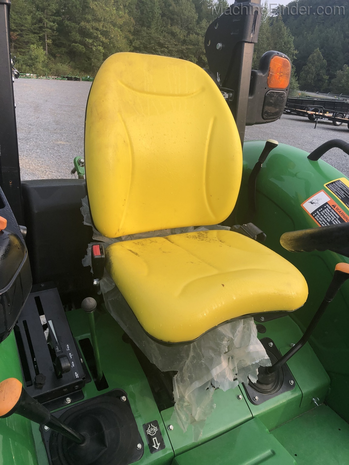 2018 John Deere 5075E Image 4