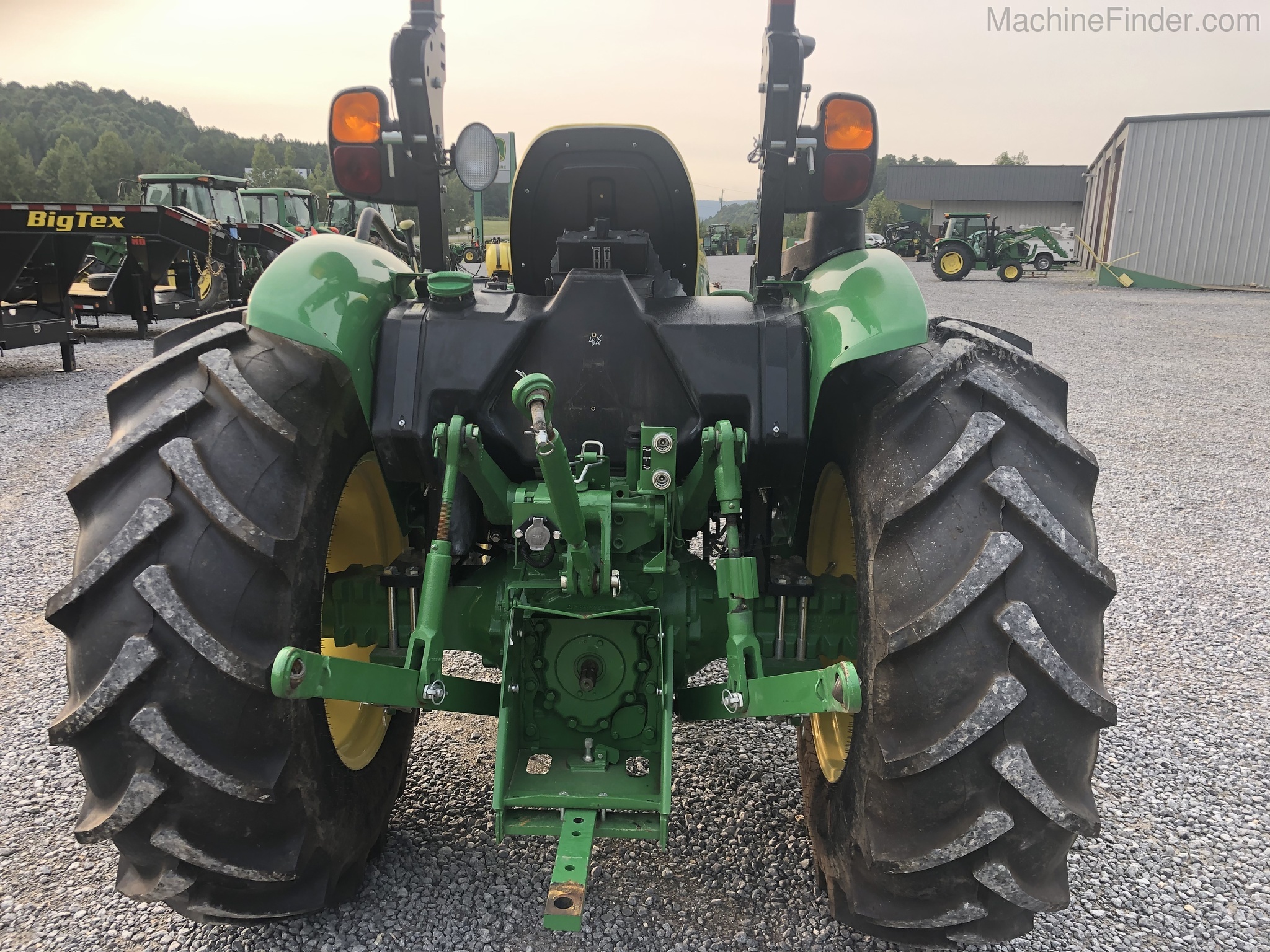 2018 John Deere 5075E Image 3