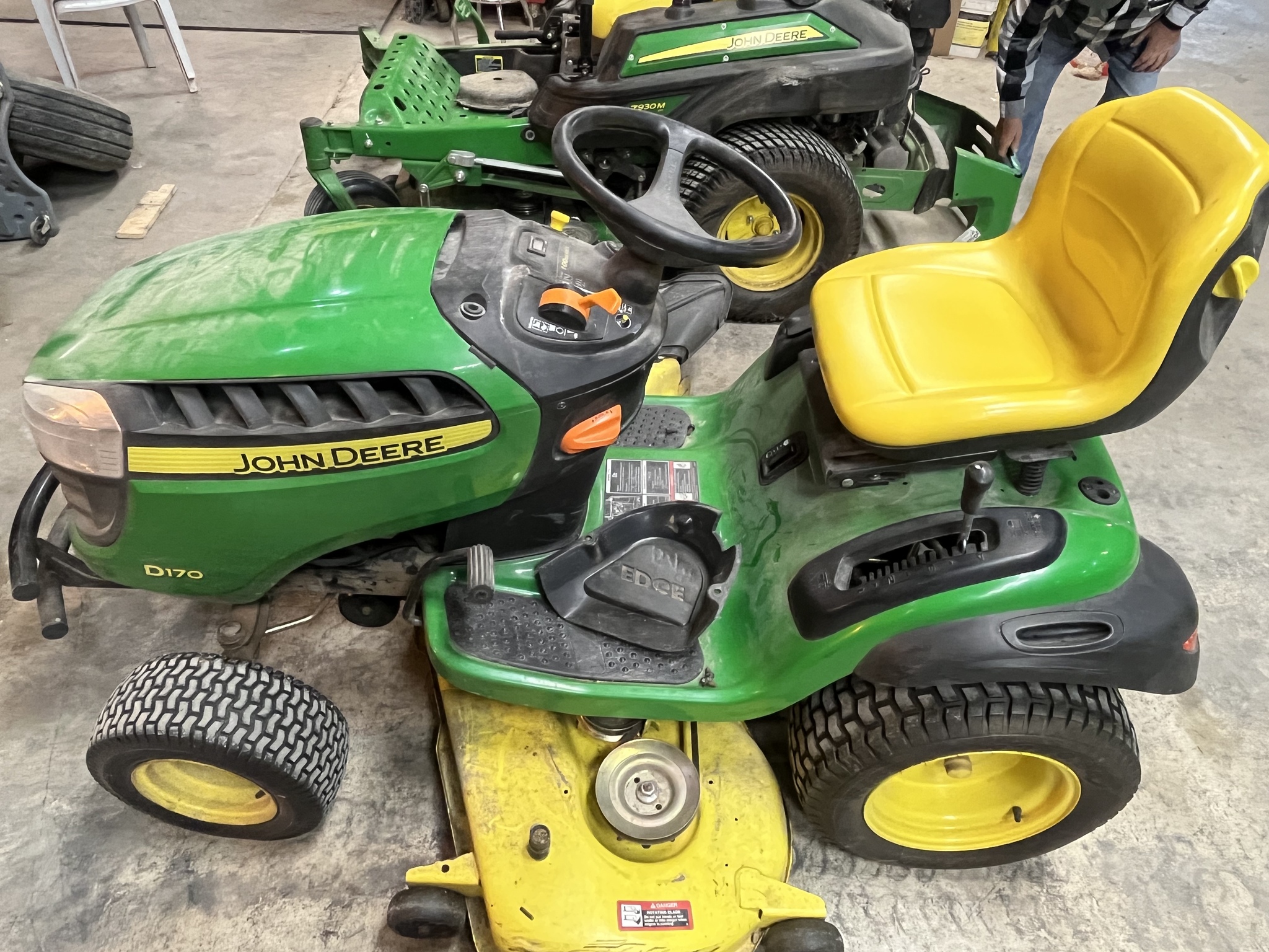 2014 John Deere D170 Image 1