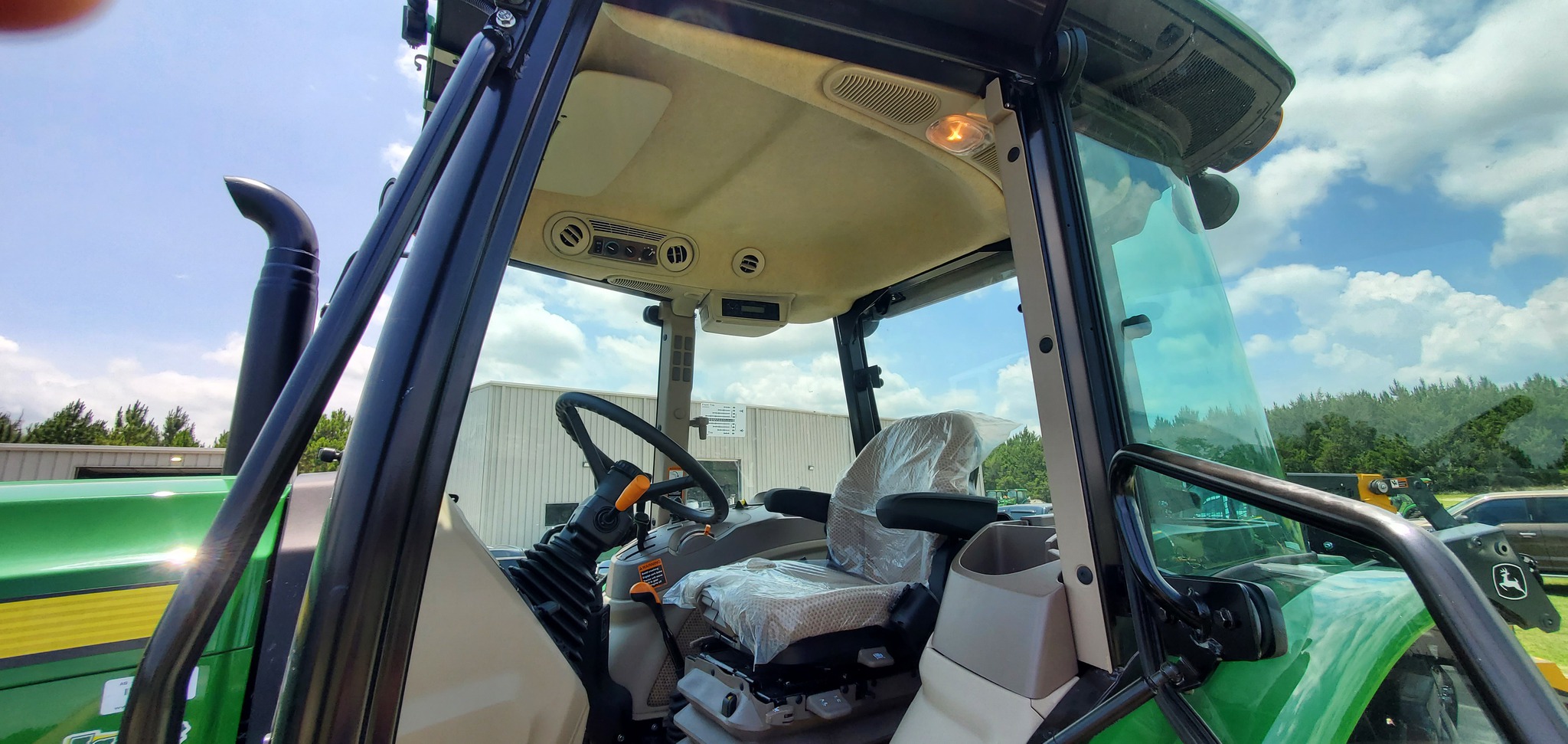 2023 John Deere 6120E Image 6