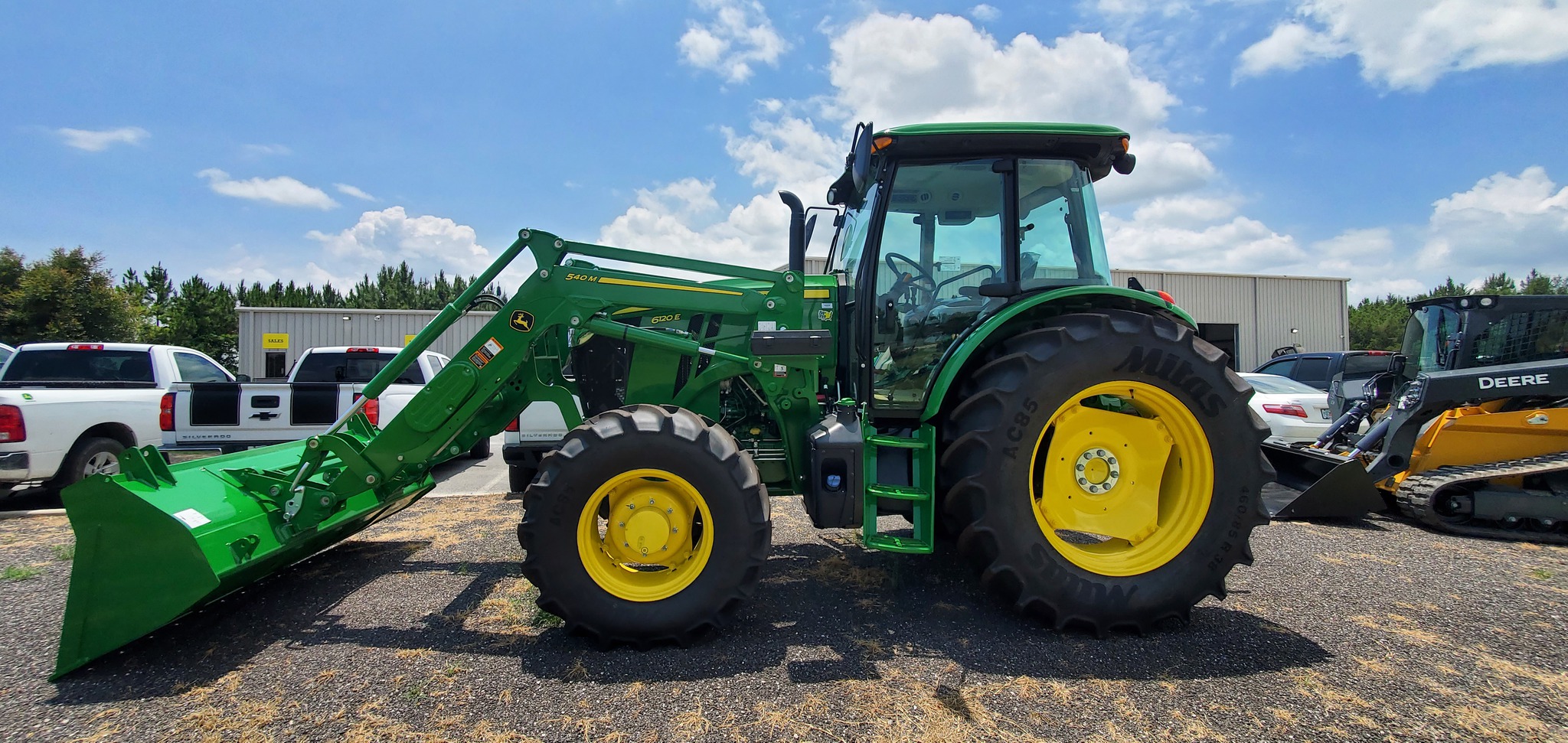 2023 John Deere 6120E Image 4