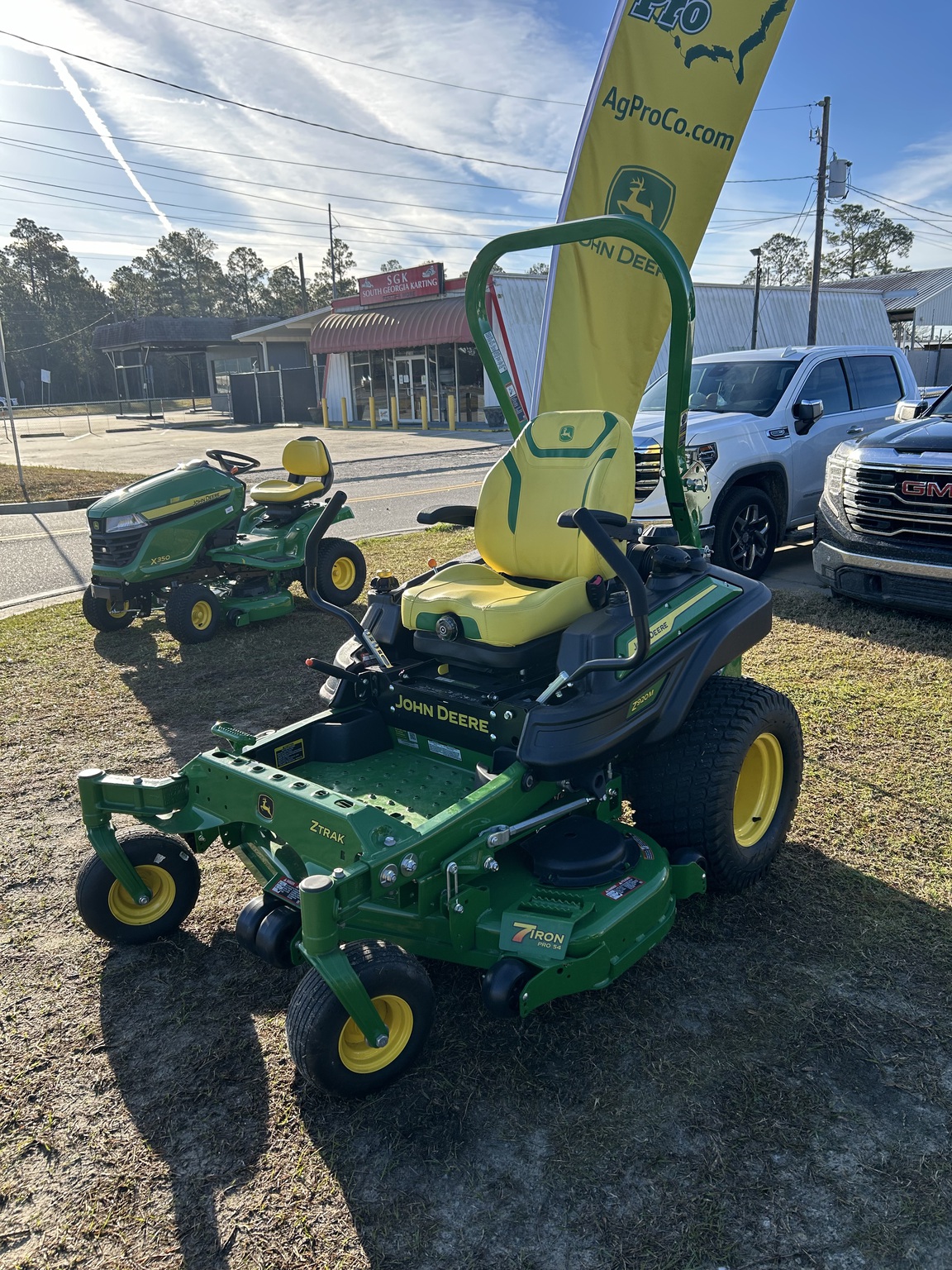 2025 John Deere Z920M Image 3