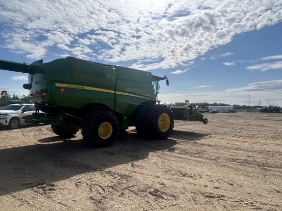 Used 2012 John Deere S690 Combines at Horizon Ag & Turf in Falher, AB - Photo5