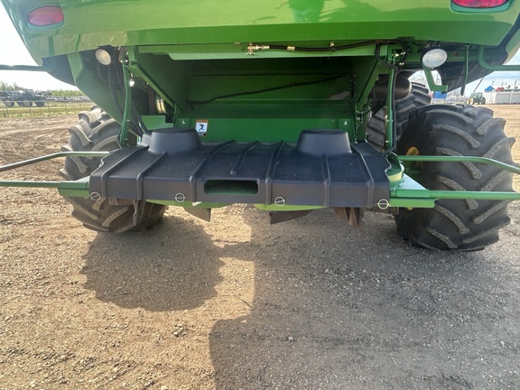 Used 2012 John Deere S690 Combines at Horizon Ag & Turf in Falher, AB - Photo6