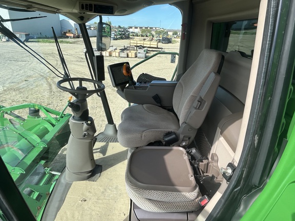 Used 2012 John Deere S690 Combines at Horizon Ag & Turf in Falher, AB - Photo8