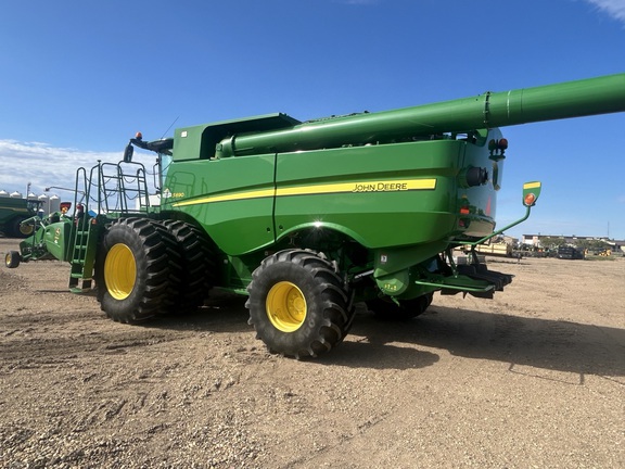 Used 2012 John Deere S690 Combines at Horizon Ag & Turf in Falher, AB - Photo4