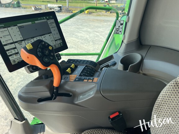 Photo of 2024 John Deere S780