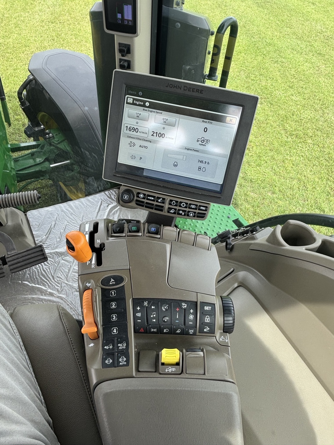 2023 John Deere 8R 370 Image 8