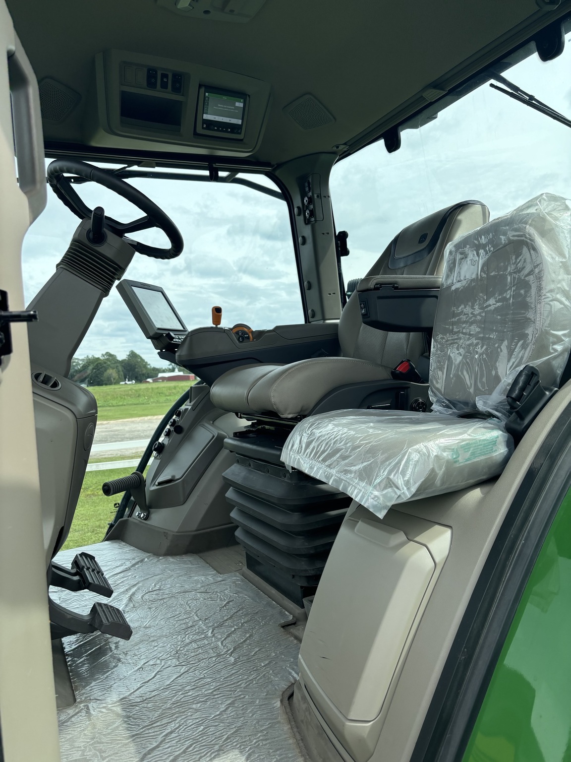 2023 John Deere 8R 370 Image 7