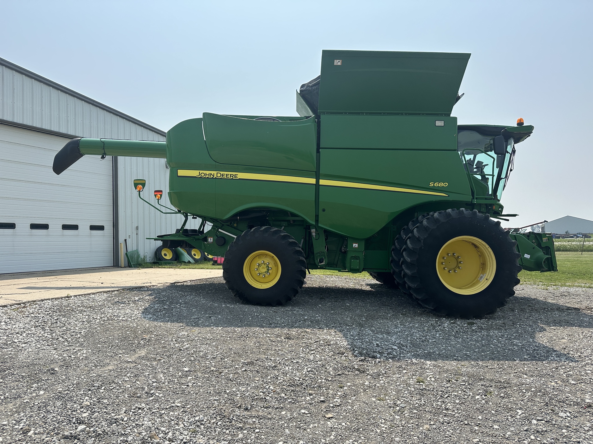 2012 John Deere S680 Image 4