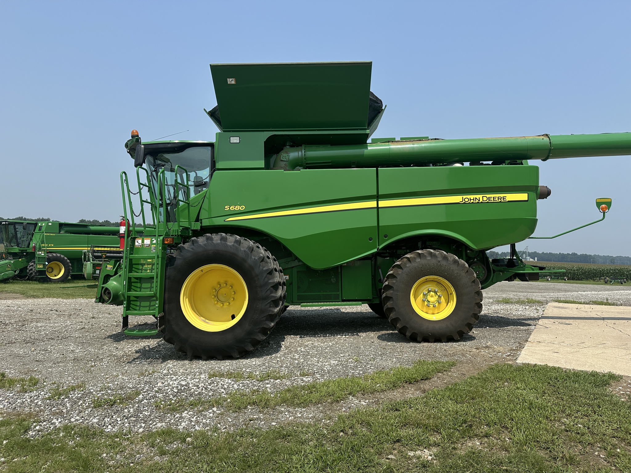 2012 John Deere S680 Image 8