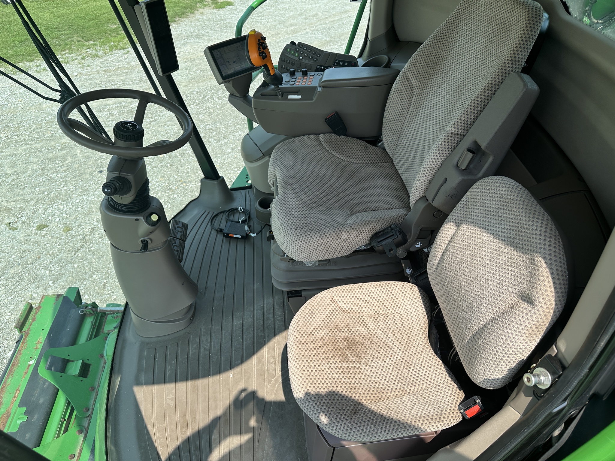 2012 John Deere S680 Image 9