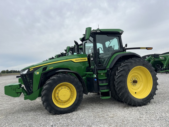 2023 John Deere 8R 340 Picture 4 2023 John Deere 8R 340-4