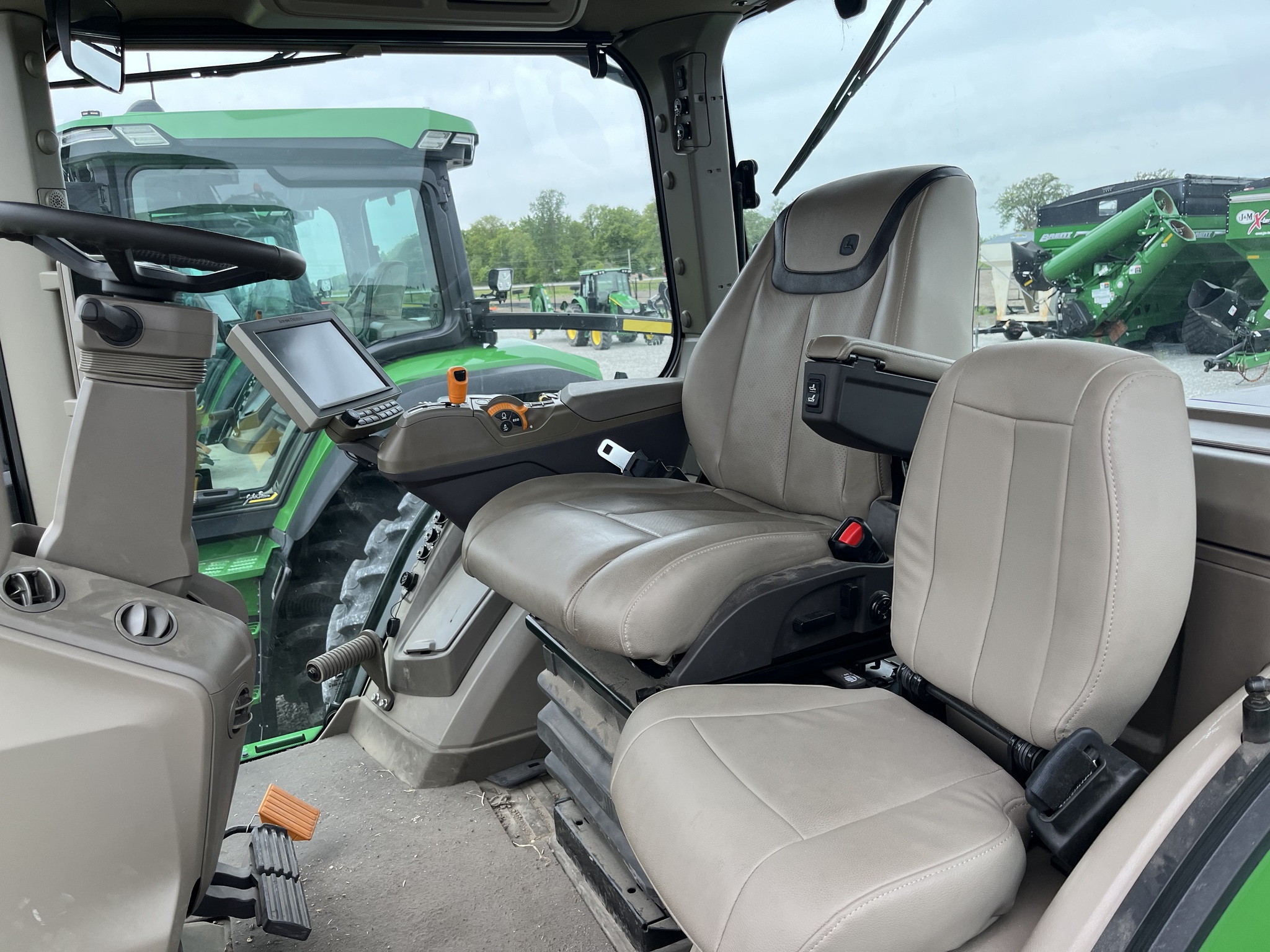 2023 John Deere 8R 340 Image 9