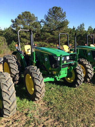 2023 John Deere 5075E Photo 3