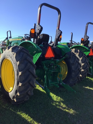 2023 John Deere 5075E Photo 4