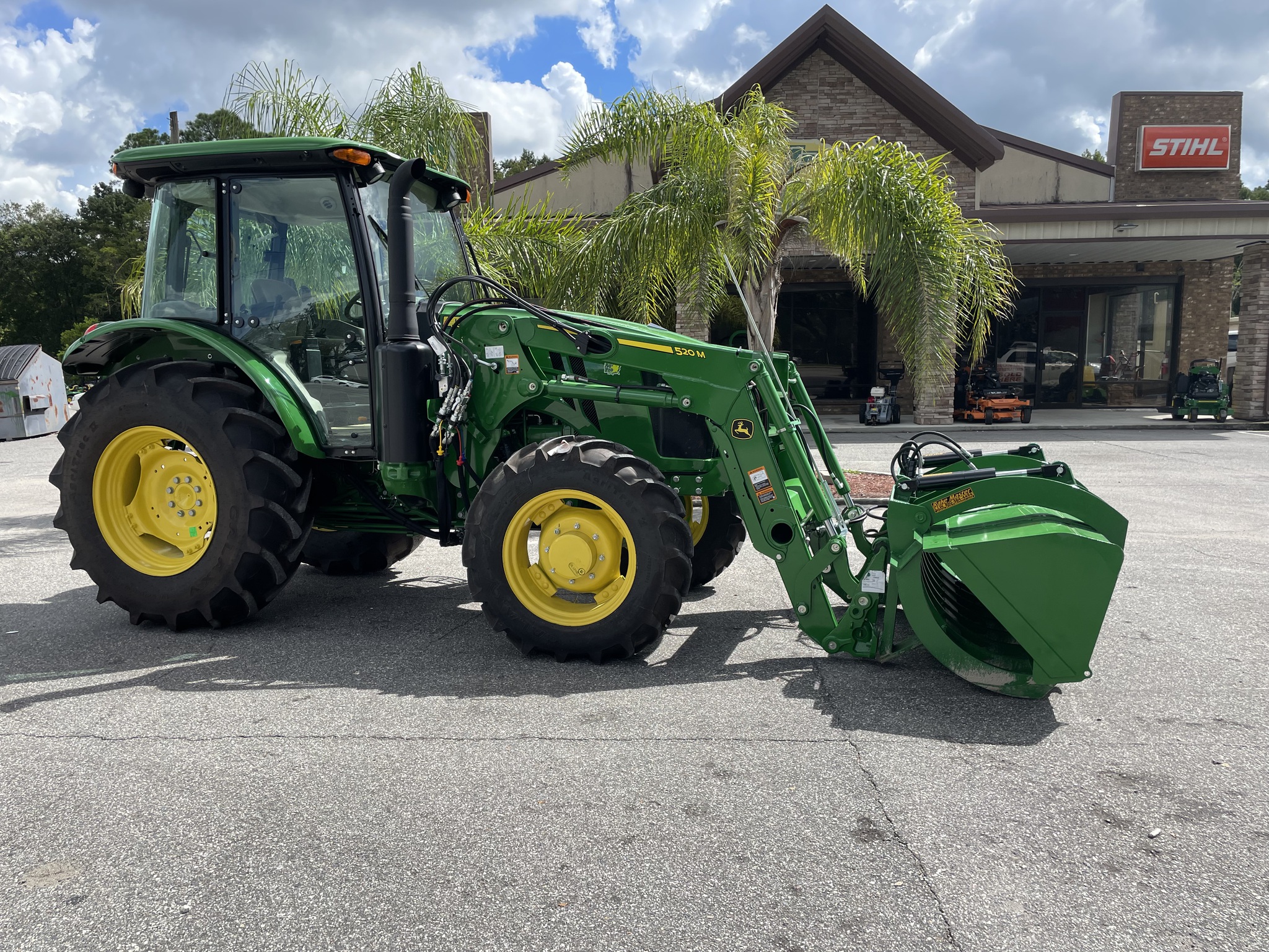 2025 John Deere 5100E Image 4