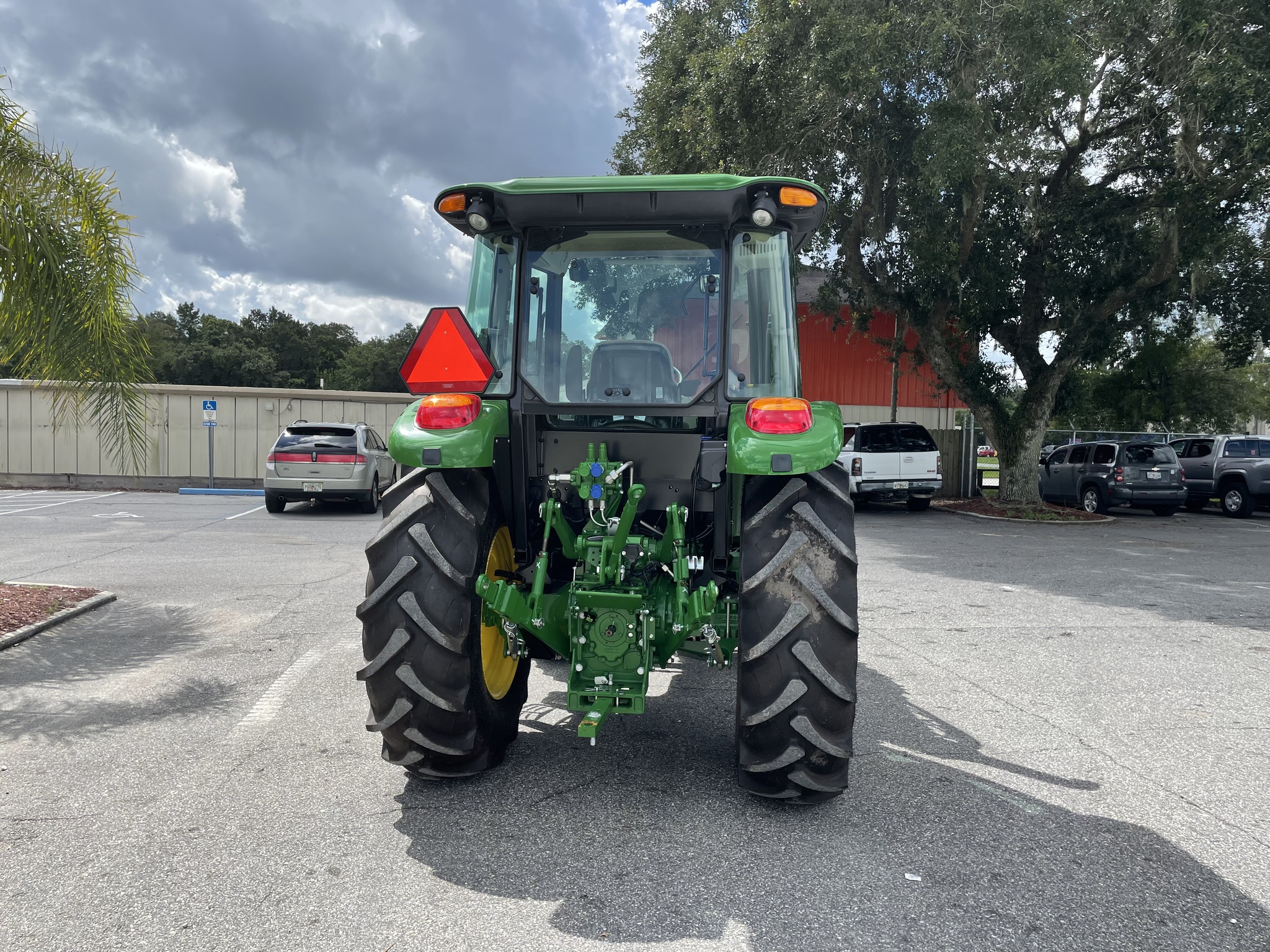 2025 John Deere 5100E Image 6