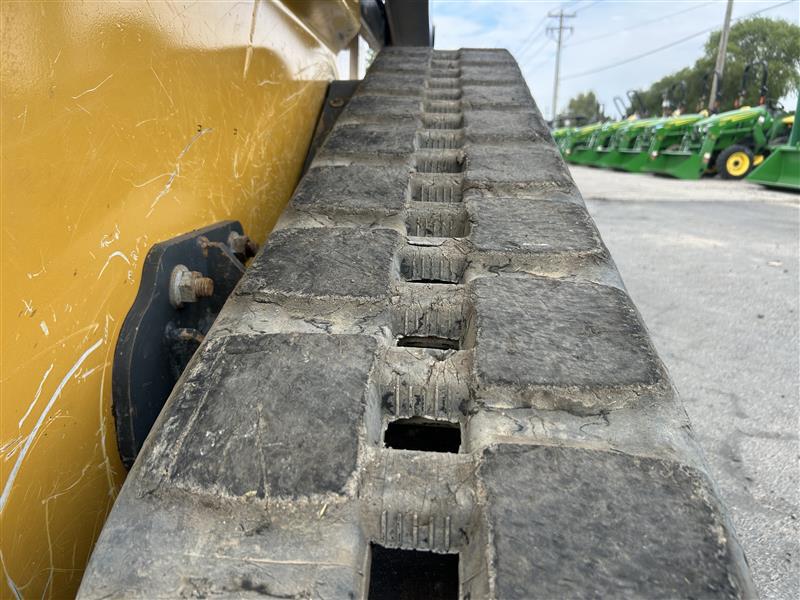 2023 John Deere 325G Image 10