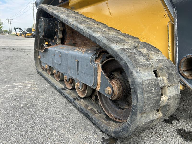 2023 John Deere 325G Image 11