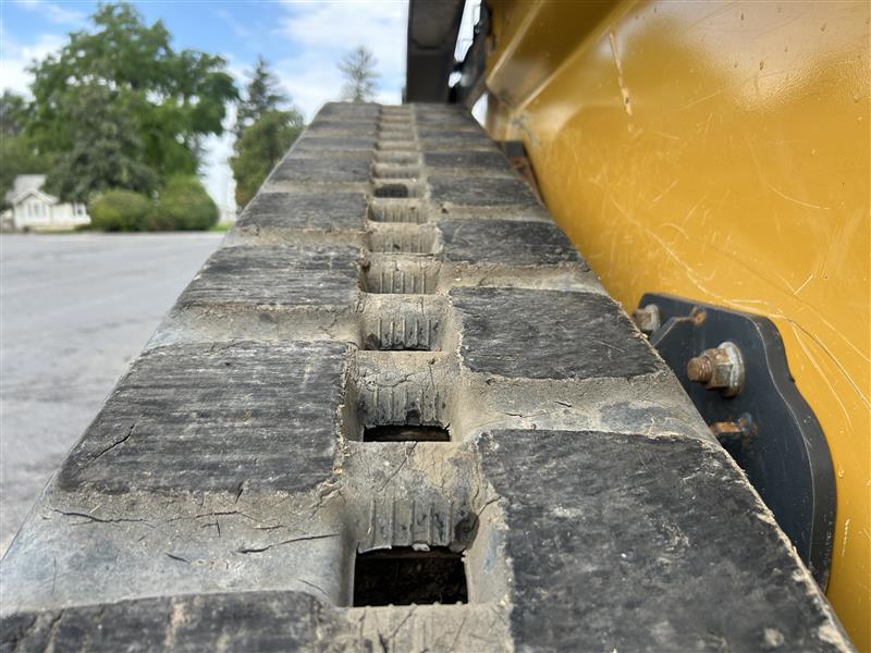 2023 John Deere 325G Image 12