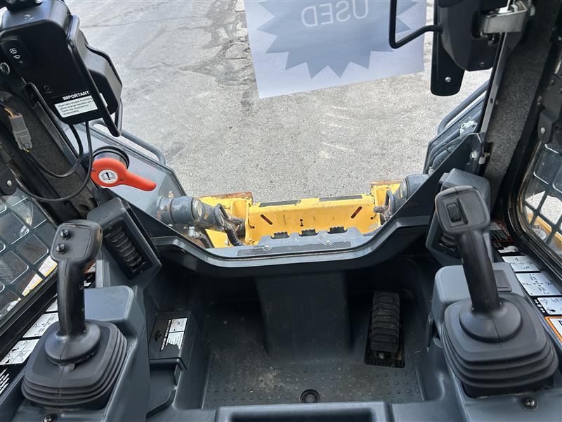 2023 John Deere 325G Image 21