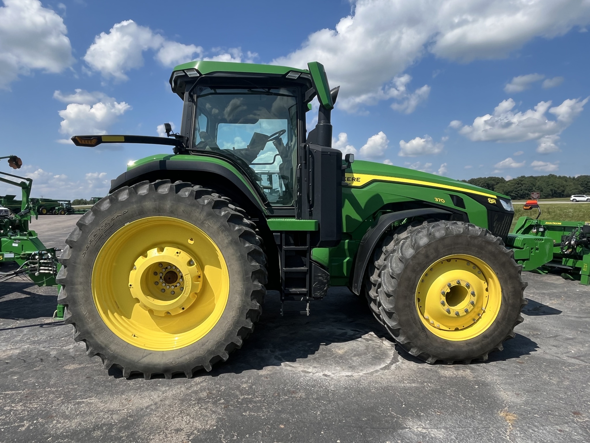 2023 John Deere 8R 370 Image 6