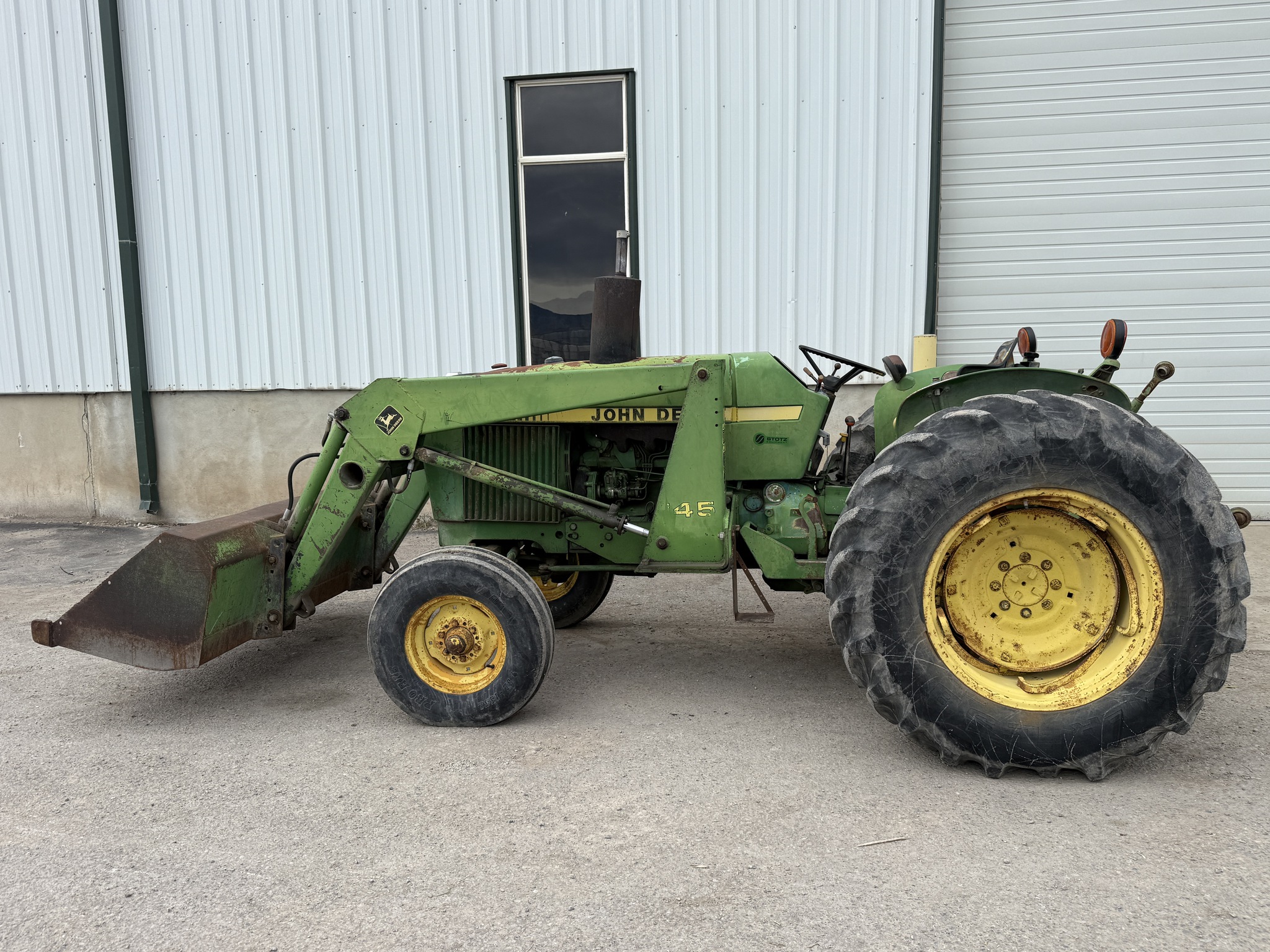 1976 John Deere 2440 Image 2