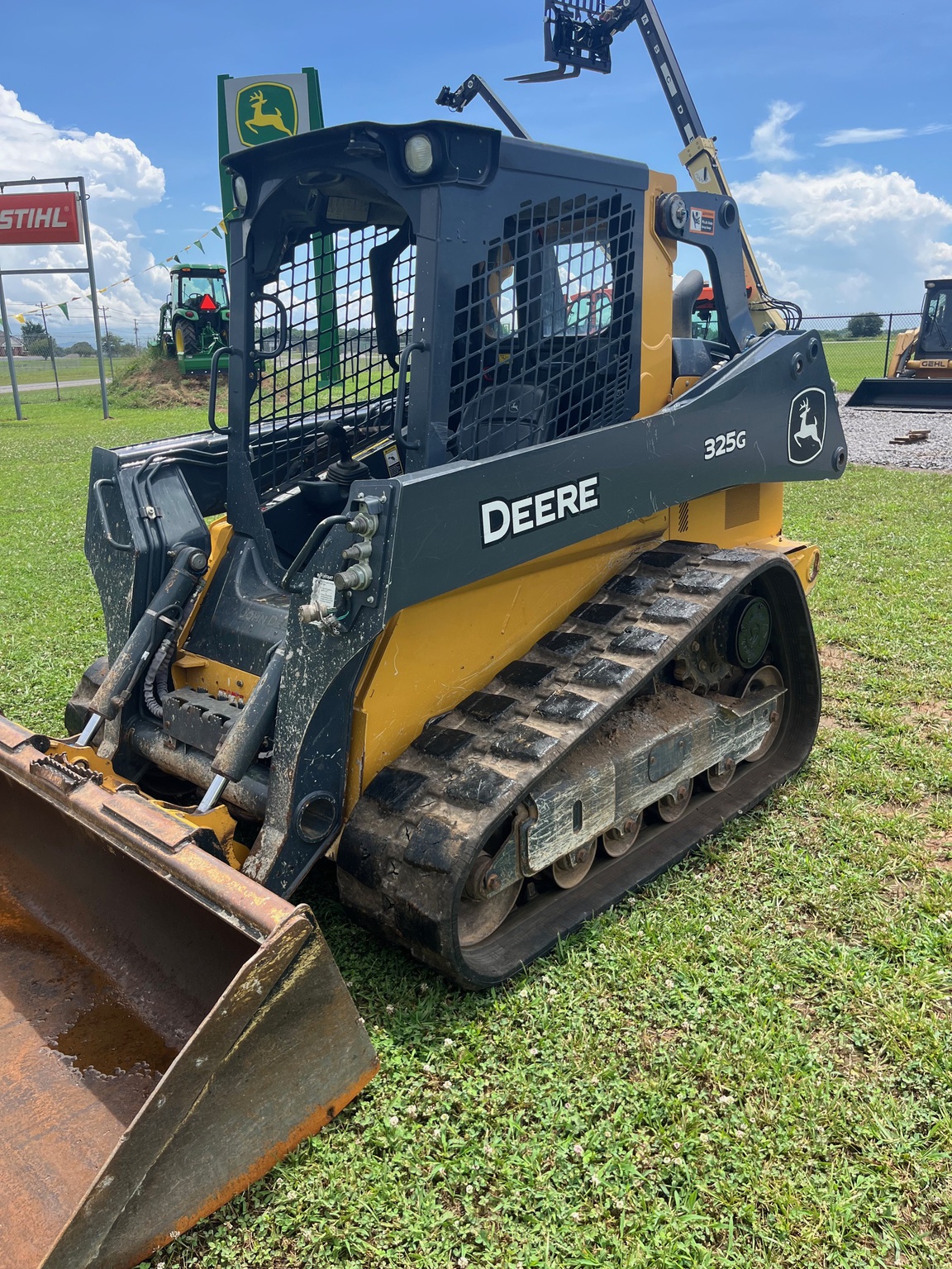 2022 John Deere 325G