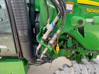 2019 John Deere 5065E Image 12