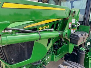 2019 John Deere 5065E Image 14
