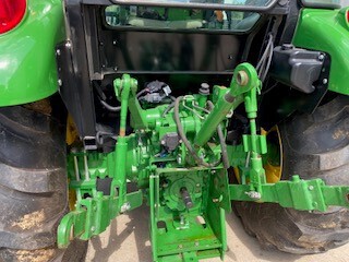2019 John Deere 5065E Image 13
