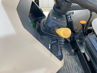 2019 John Deere 5065E Image 8