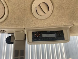 2019 John Deere 5065E Image 10