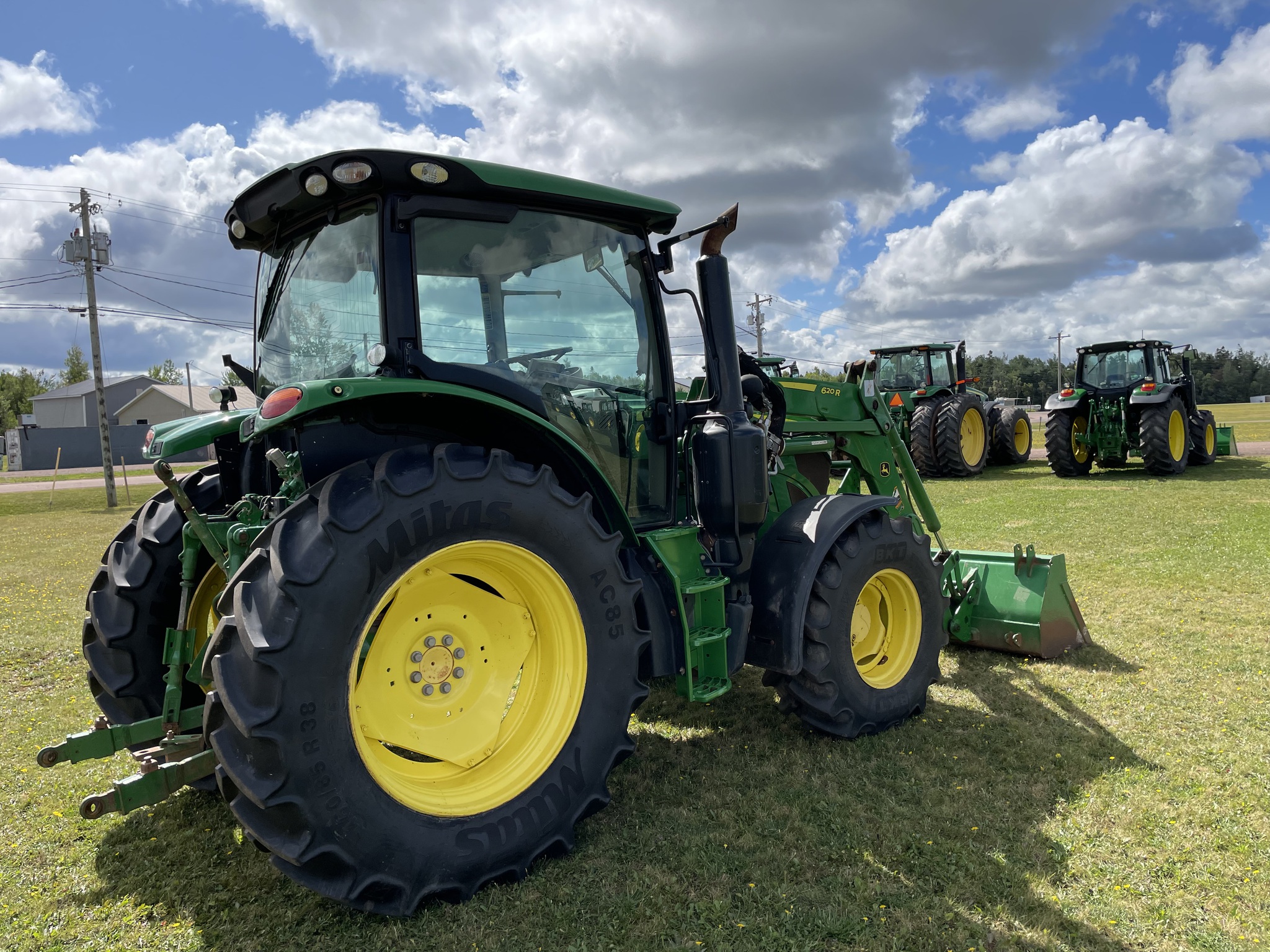 2016 John Deere 6120R Image 3