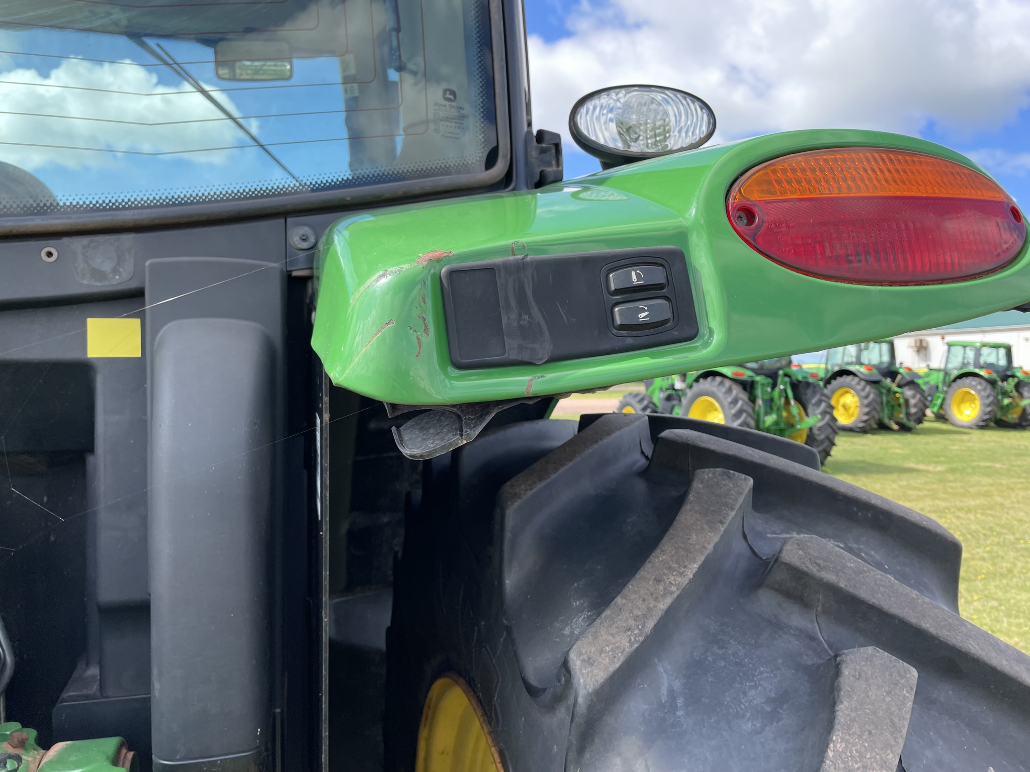 2016 John Deere 6120R Image 9