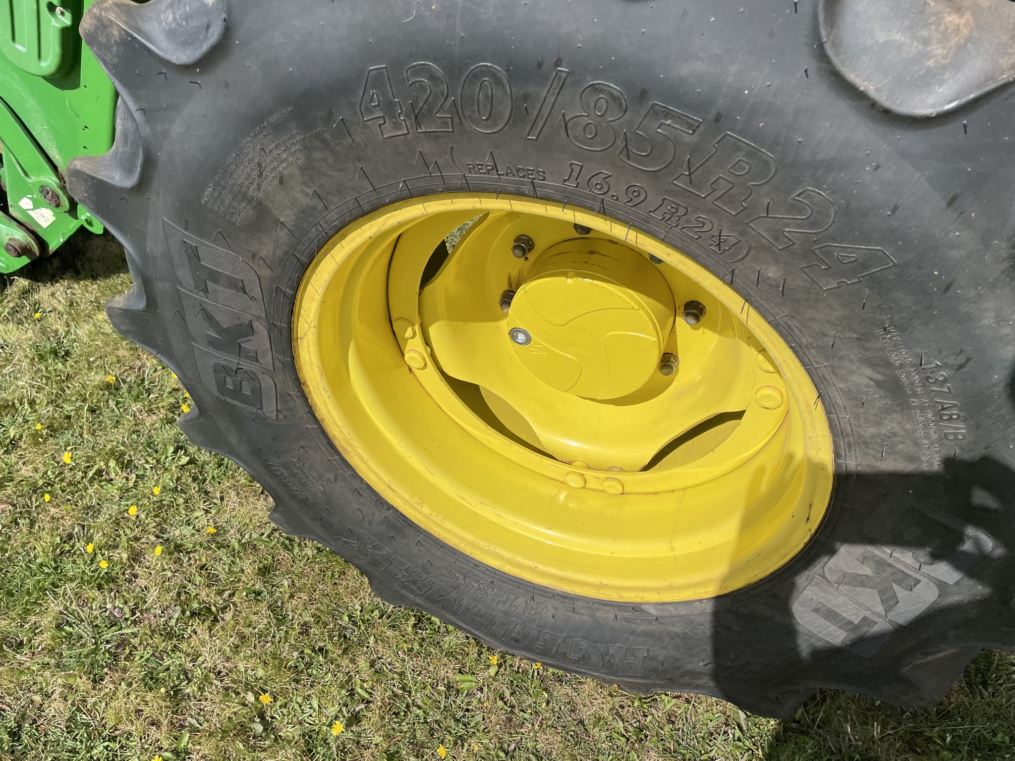 2016 John Deere 6120R Image 34