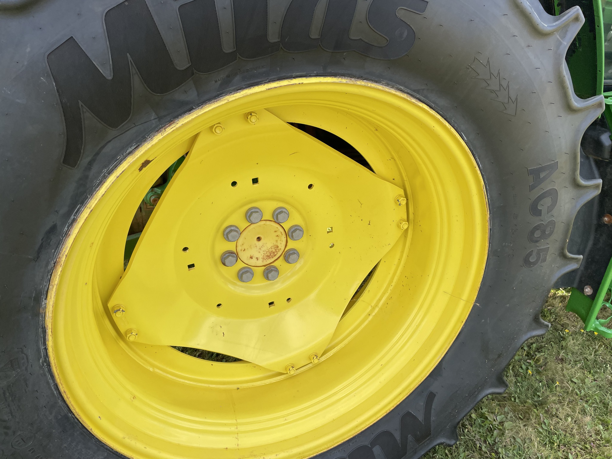 2016 John Deere 6120R Image 32