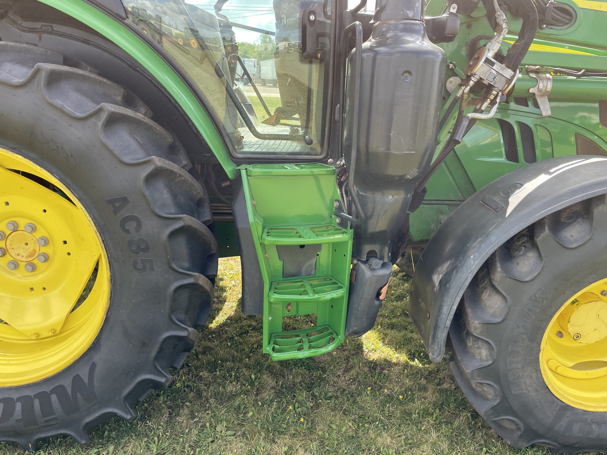 2016 John Deere 6120R Image 15