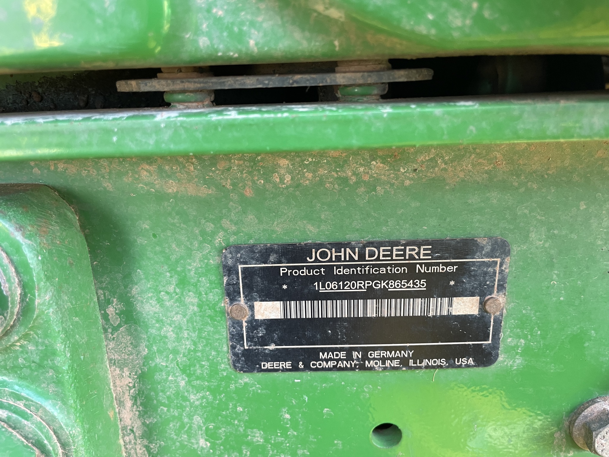 2016 John Deere 6120R Image 30