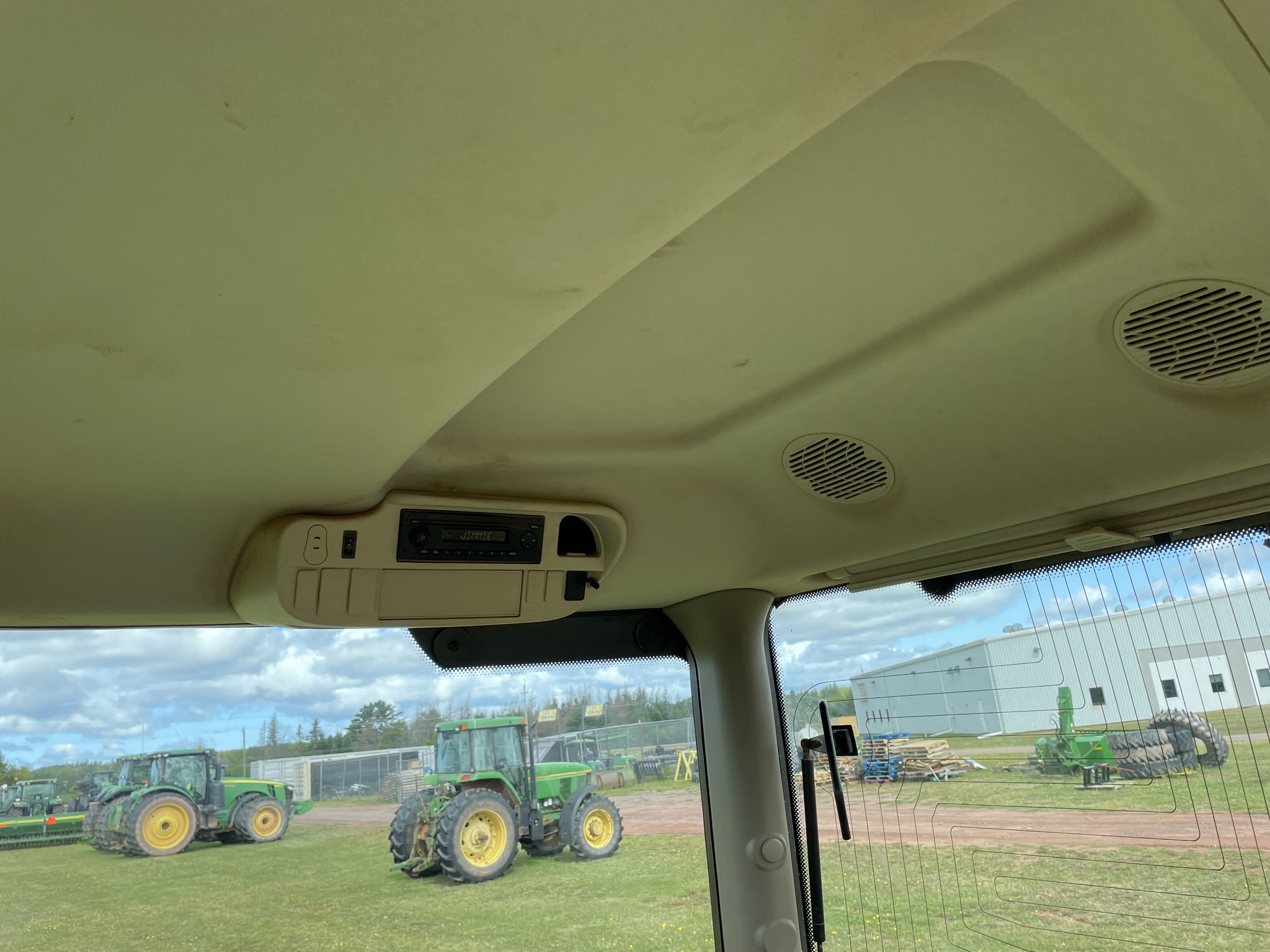 2016 John Deere 6120R Image 29