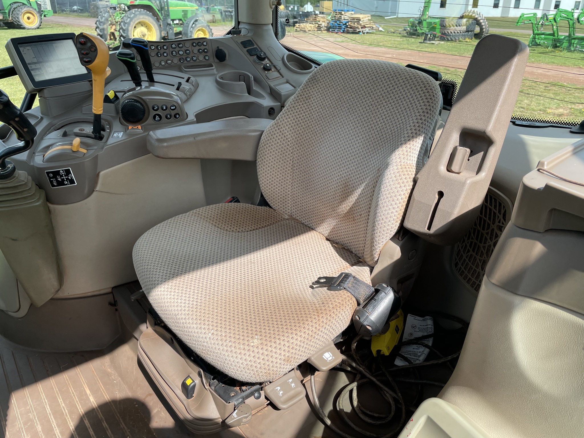 2016 John Deere 6120R Image 27