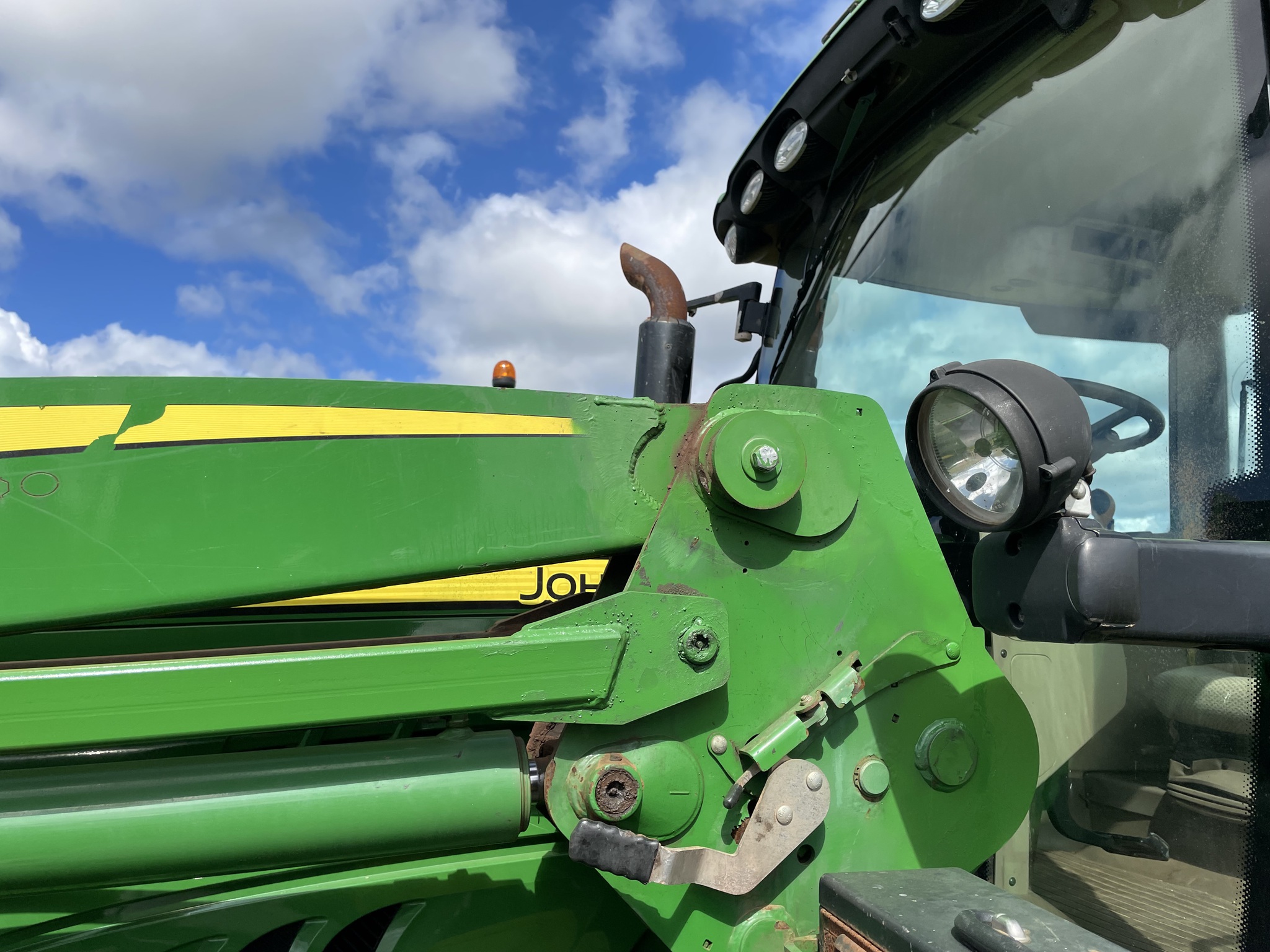 2016 John Deere 6120R Image 23