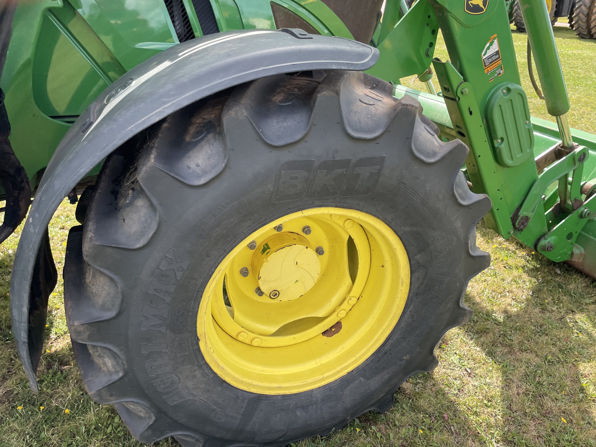 2016 John Deere 6120R Image 33