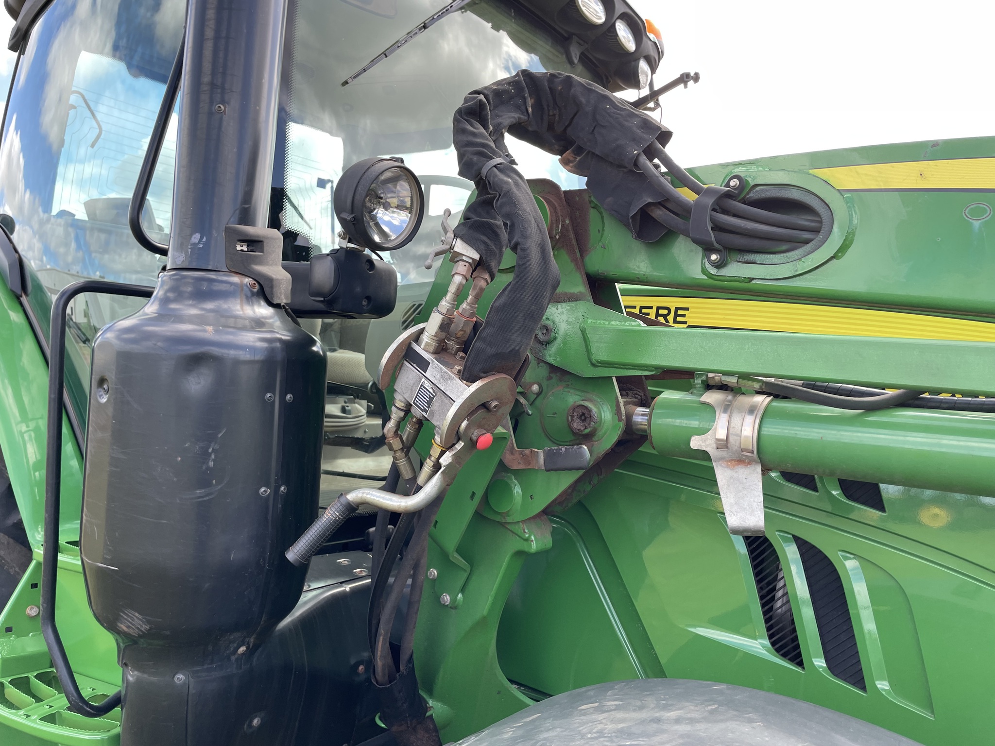 2016 John Deere 6120R Image 17