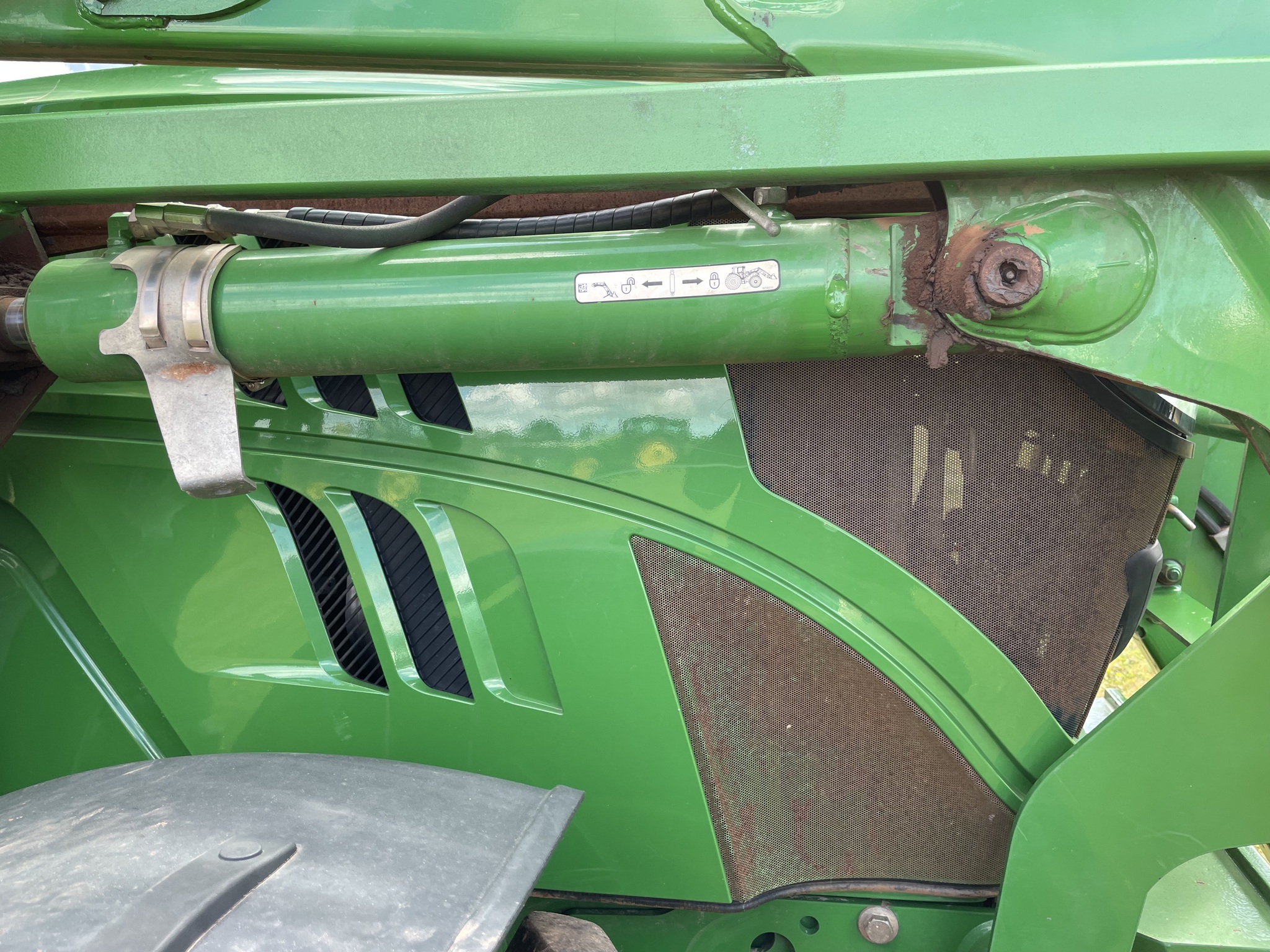 2016 John Deere 6120R Image 16